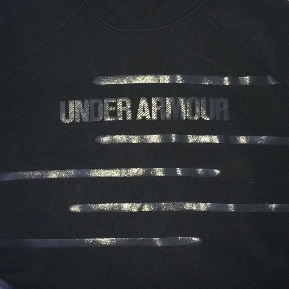 All black new under armour hoodie